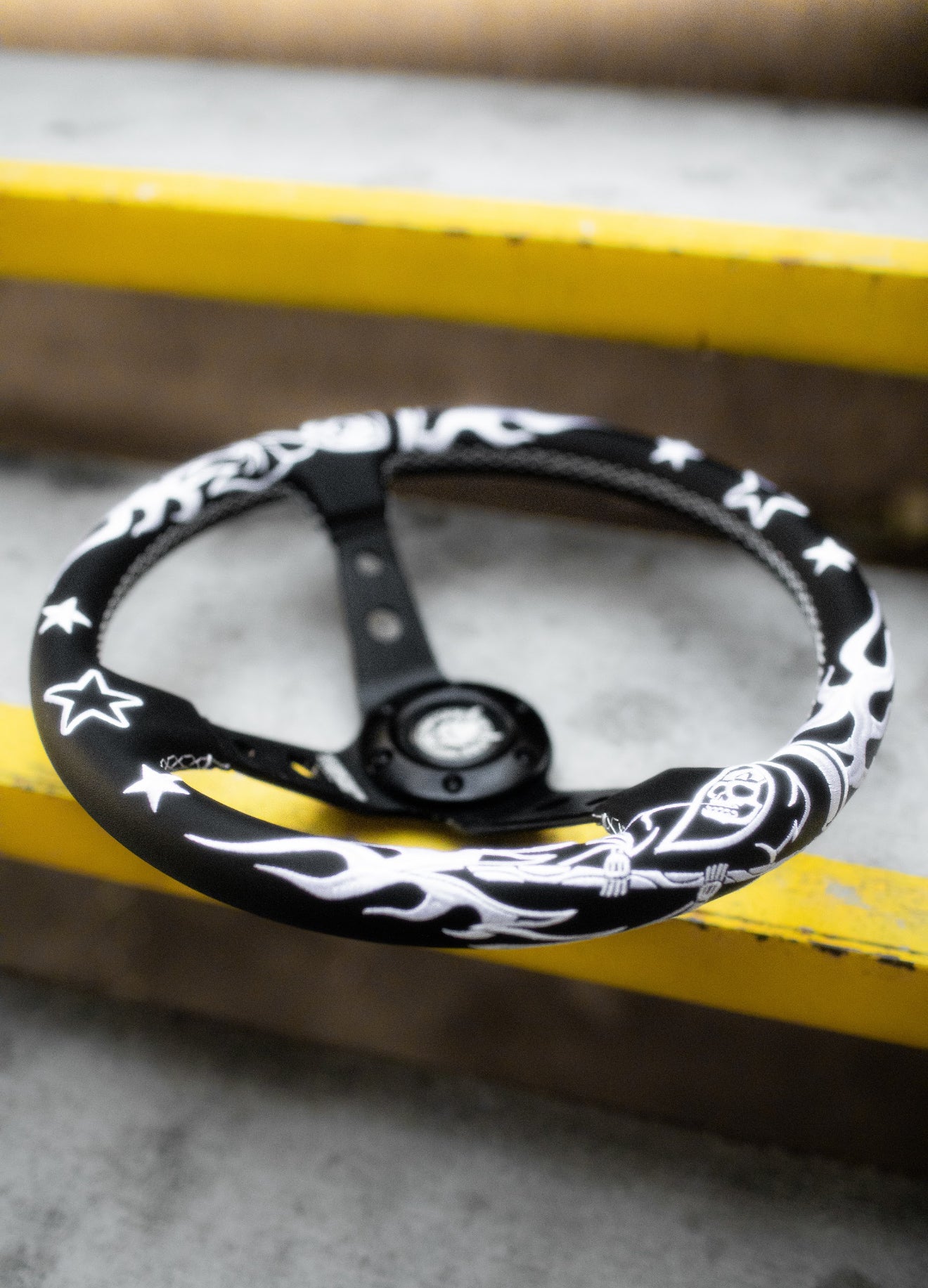 White/Black Reaper BR-2 Steering Wheel 350mm