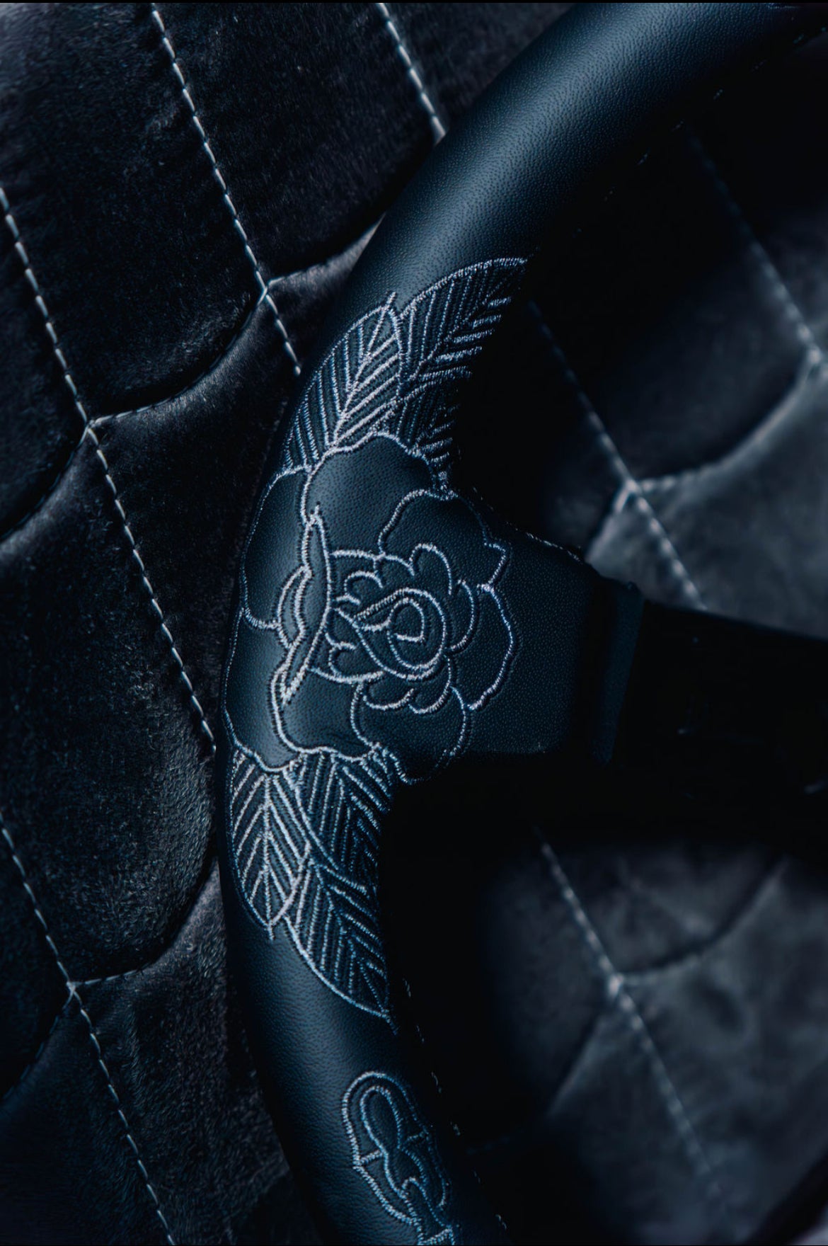 Black Traditional Killer Roses 330mm Steering Wheel