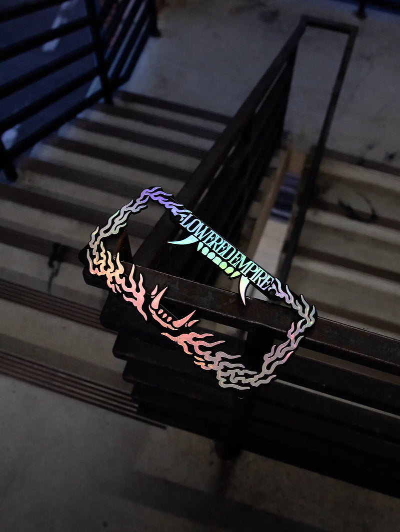 Black metal railing with flame design and ’lovereld empress’ text.