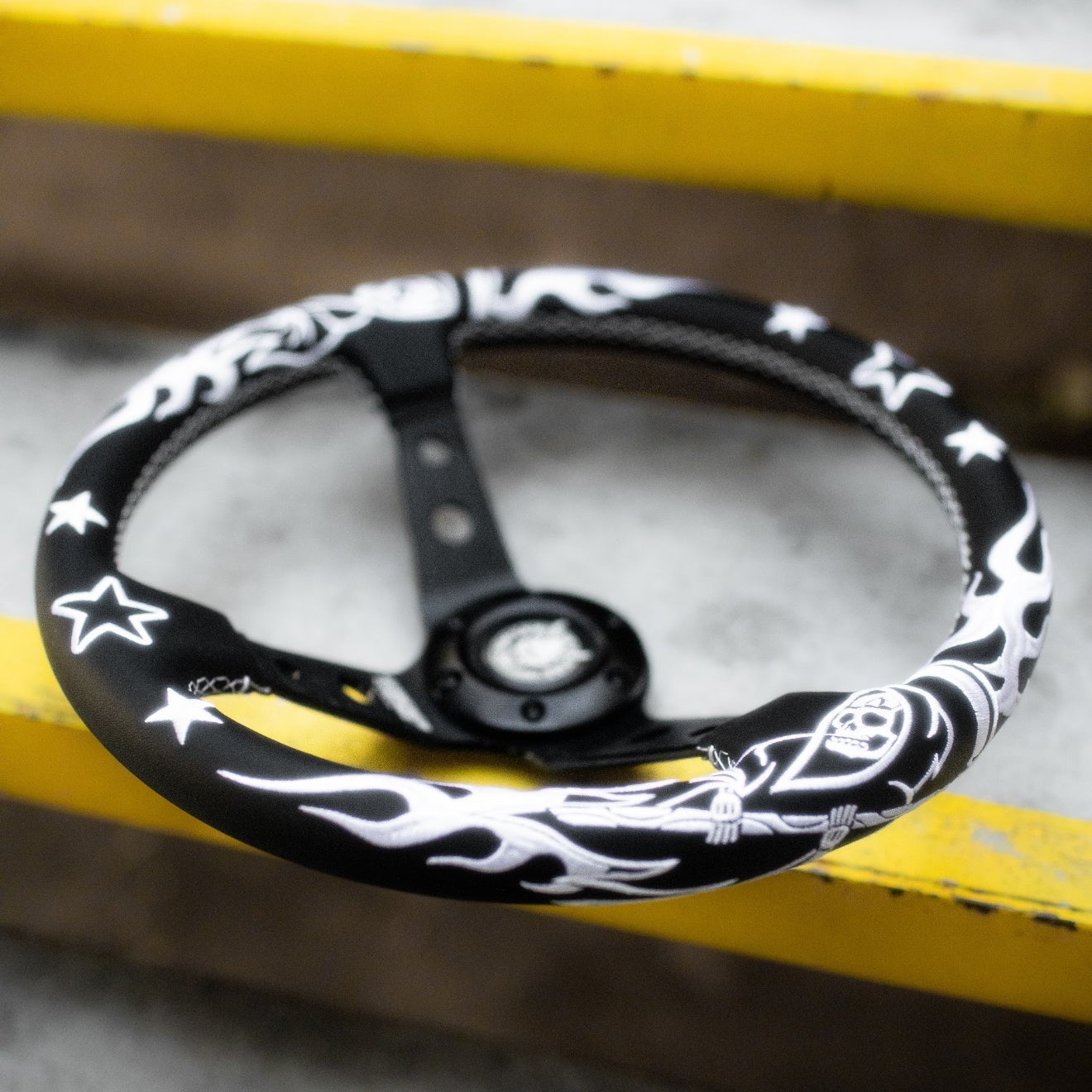 White/Black Reaper BR-2 Steering Wheel 350mm - Steering wheels